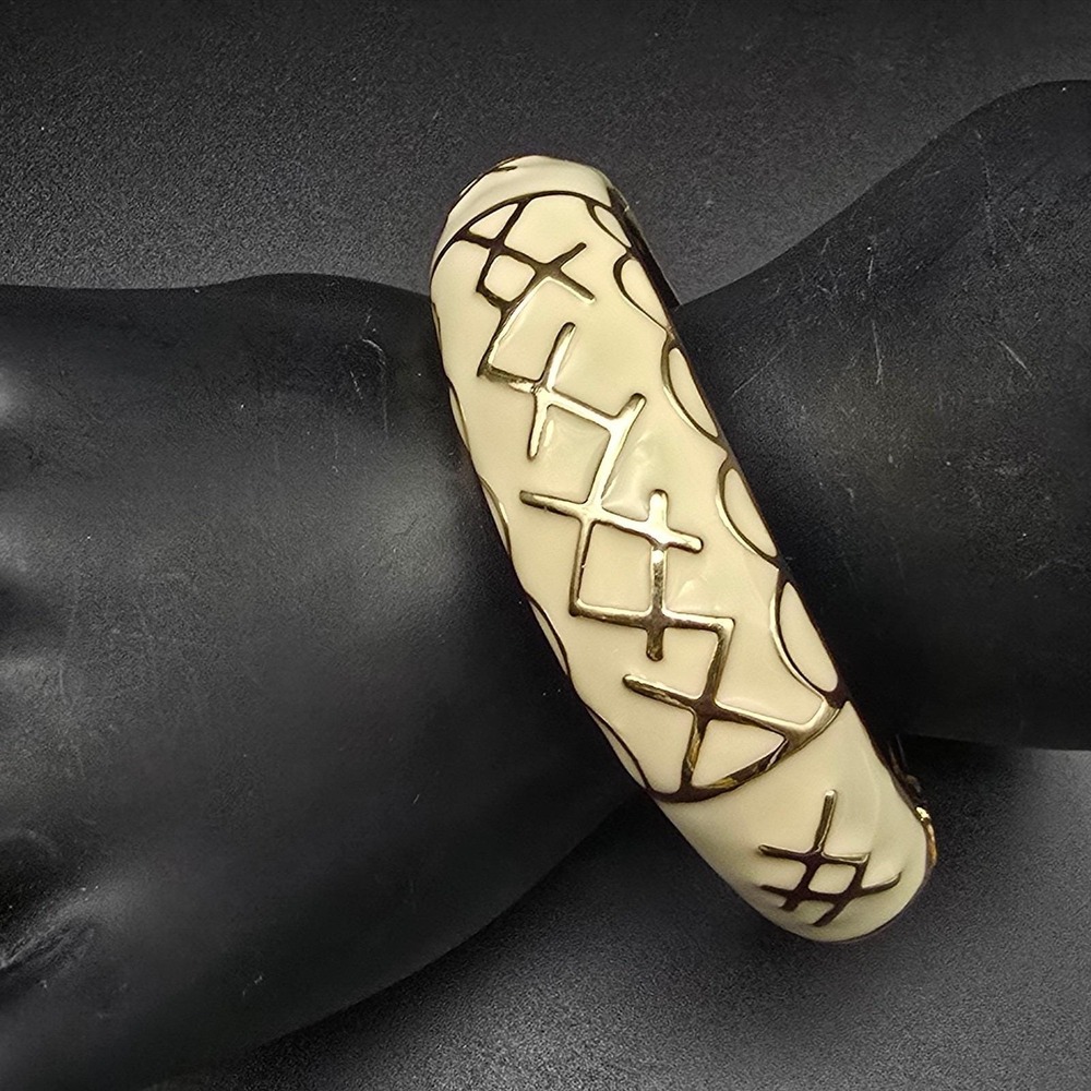 Cream Enamel Hinged Clamper Bracelet Bangle Gold Tone X Design